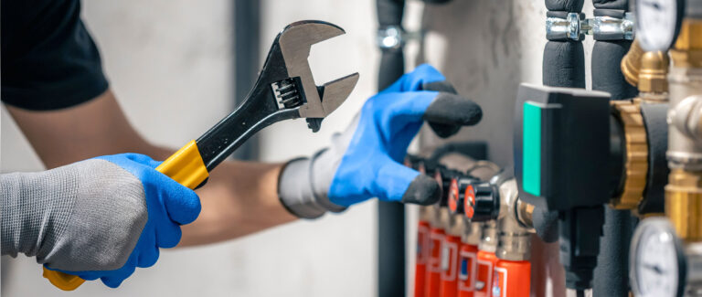 Ile kosztują usługi hydrauliczne? Od czego zależy cena?